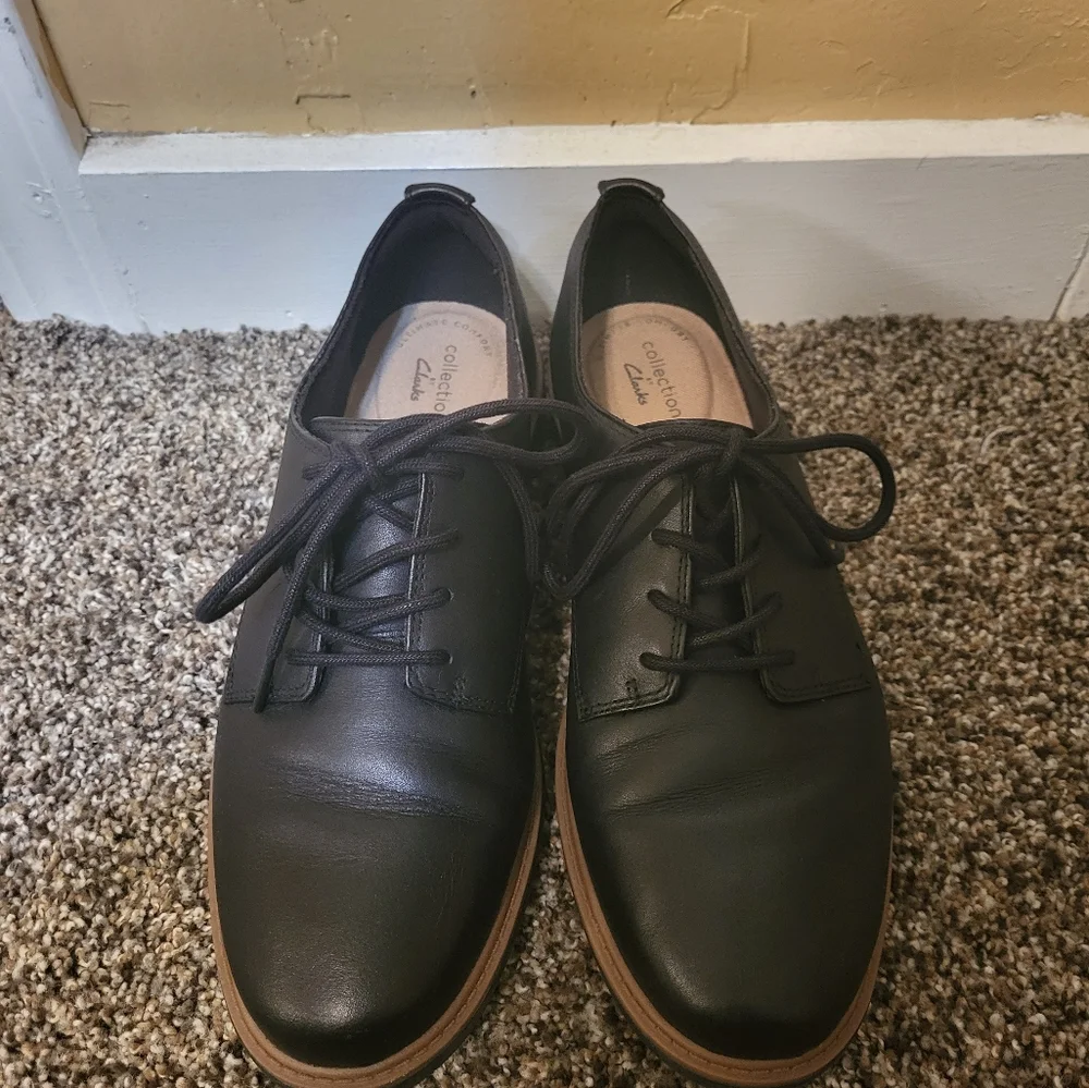 Clarks - Picture 3 of 4